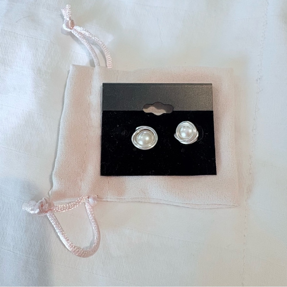 💛 Wire Wrapped Elegant Pearl Stud Earrings